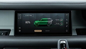 <strong>TO TIMER:</strong> Tiden det skal ta å lade Defender P400e sine batterier til 80 prosent. Foto: Land Rover <strong>TO TIMER:</strong> Tiden det skal ta å lade Defender P400e sine batterier til 80 prosent. Foto: Land Rover