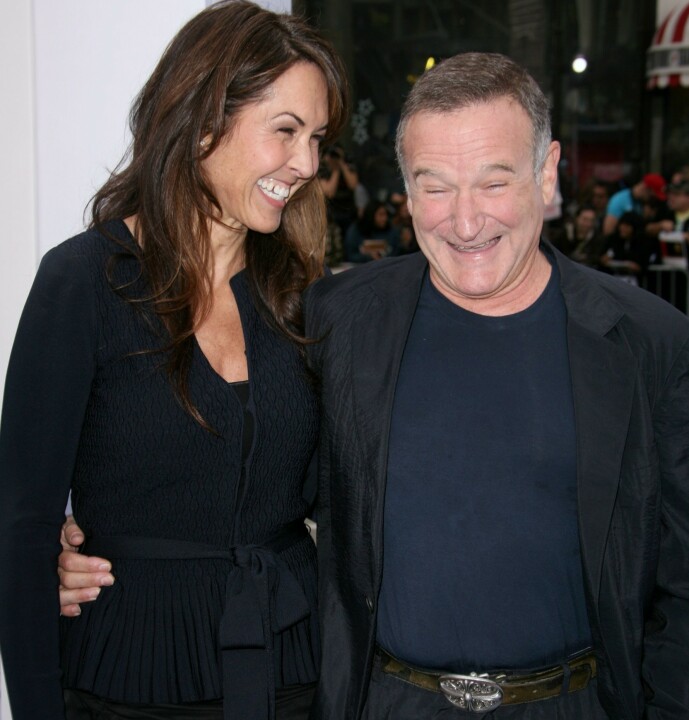 <strong>NYGIFTE:</strong> Robin Williams og Susan Schneider på «Happy Feet Two»-premieren i LA i november 2011 - under én måned etter at de giftet seg, og knappe tre år før han døde. Foto: NTB scanpix <strong>NYGIFTE:</strong> Robin Williams og Susan Schneider på «Happy Feet Two»-premieren i LA i november 2011 - under én måned etter at de giftet seg, og knappe tre år før han døde. Foto: NTB scanpix