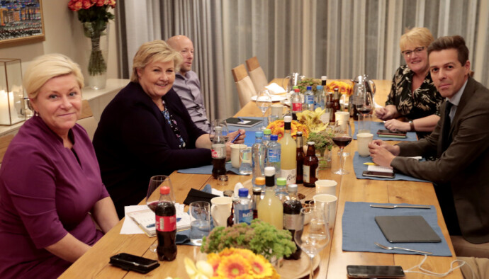 <strong>LYKKELIGERE TIDER:</strong> Partilederne på borgerlig side samlet til middag etter valgseieren i 2017. Drøye to år senere forlot Jensen regjeringen i frustrasjon over samarbeidet med KrF og Venstre. Foto: Lise Åserud / NTB Scanpix <strong>LYKKELIGERE TIDER:</strong> Partilederne på borgerlig side samlet til middag etter valgseieren i 2017. Drøye to år senere forlot Jensen regjeringen i frustrasjon over samarbeidet med KrF og Venstre. Foto: Lise Åserud / NTB Scanpix