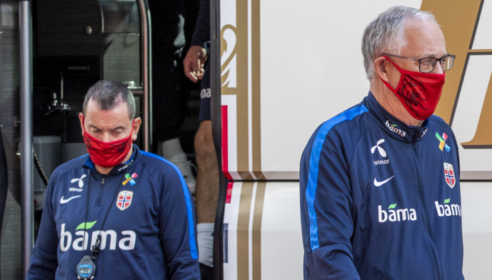 <strong>MUNNBIND:</strong> Per Joar Hansen, Lars Lagerbäck og landslaget har brukt mye munnbind den siste uka. Foto: Terje Pedersen / NTB scanpix <strong>MUNNBIND:</strong> Per Joar Hansen, Lars Lagerbäck og landslaget har brukt mye munnbind den siste uka. Foto: Terje Pedersen / NTB scanpix