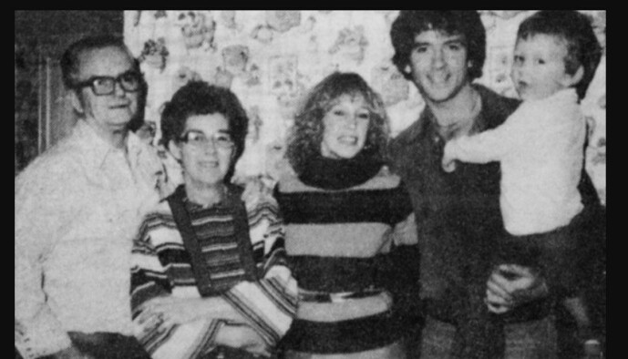 <strong>Familie:</strong> Patrick Duffy (t.h.) med sønnen Padraic, kona Caitlyn (t.v. for ham), moren Marie og faren Terrence i 1977. Foto: Privat <strong>Familie:</strong> Patrick Duffy (t.h.) med sønnen Padraic, kona Caitlyn (t.v. for ham), moren Marie og faren Terrence i 1977. Foto: Privat