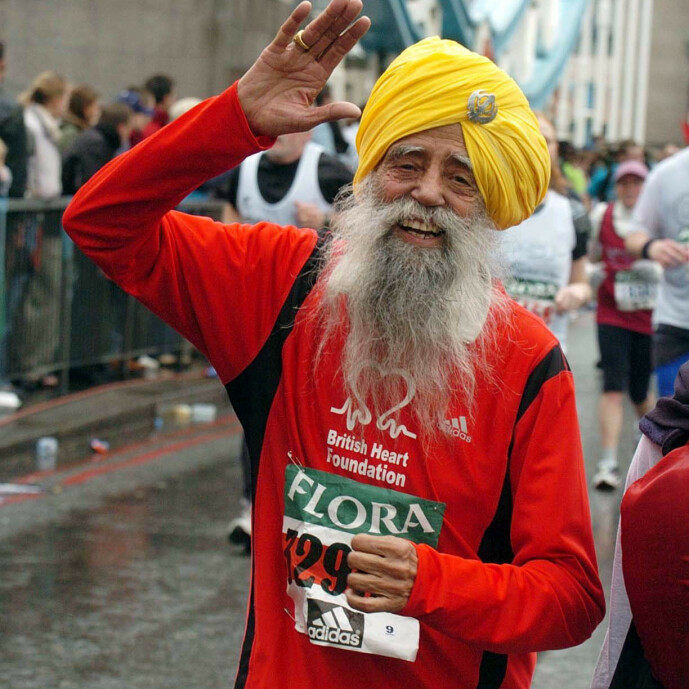 <strong>"BARE" 93 ÅR:</strong> Her jubler Fauja Singh under London Marathon. Da var han "bare" 93 år gammel. Han løp marathon i ni år etter dette. Foto: NTB scanpix <strong>"BARE" 93 ÅR:</strong> Her jubler Fauja Singh under London Marathon. Da var han "bare" 93 år gammel. Han løp marathon i ni år etter dette. Foto: NTB scanpix