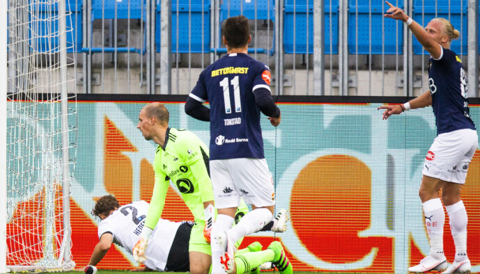 <strong>SCORET:</strong> Lars-Jørgen Salvesen (t.h.) scorer for Strømsgodset.
Foto: Trond Reidar Teigen / NTB scanpix <strong>SCORET:</strong> Lars-Jørgen Salvesen (t.h.) scorer for Strømsgodset.
Foto: Trond Reidar Teigen / NTB scanpix