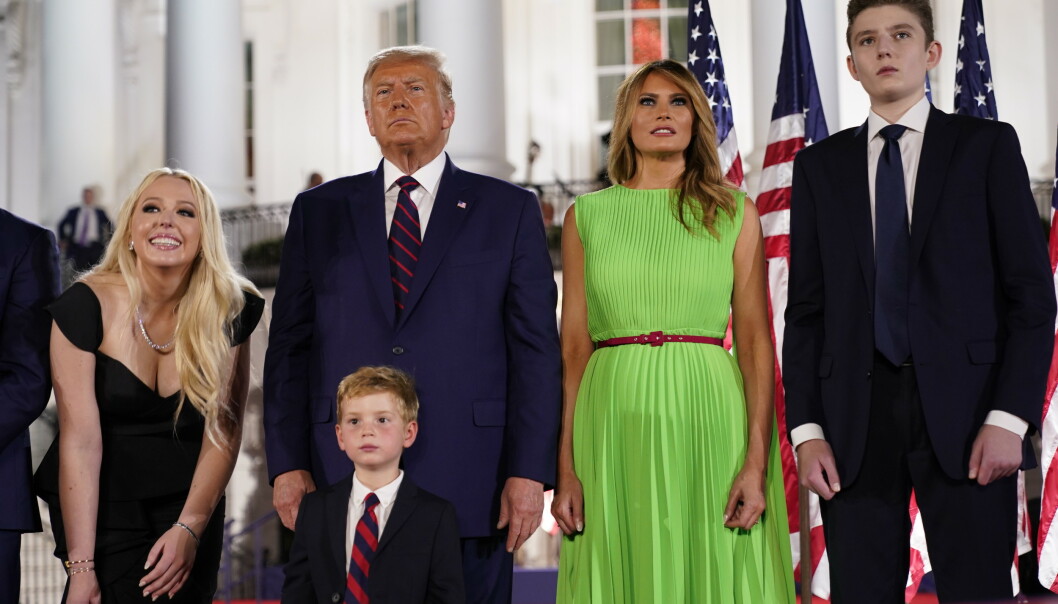 <strong>YNGSTEDATTEREN:</strong> Tiffany Trump sammen med faren, Melania Trump og halvbroren Barron Trump under det republikanske landsmøtet hvor Tiffany holdt en tale. Foto: Ron Sachs/Pool Via CNP / SplashNews.com <strong>YNGSTEDATTEREN:</strong> Tiffany Trump sammen med faren, Melania Trump og halvbroren Barron Trump under det republikanske landsmøtet hvor Tiffany holdt en tale. Foto: Ron Sachs/Pool Via CNP / SplashNews.com