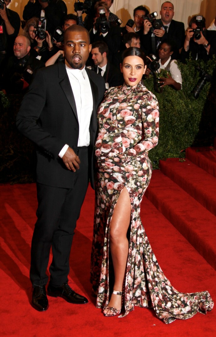 <strong>GRAVID-STIL:</strong> Kim Kardashian har ved flere anledninger blitt hyllet for gravidstilen sin, og det er kanskje derfor ikke så rart at hun vil gjøre hverdagen enklere for andre gravide. Her fotografert på Met-gallaen i 2013. Foto: NTB Scanpix <strong>GRAVID-STIL:</strong> Kim Kardashian har ved flere anledninger blitt hyllet for gravidstilen sin, og det er kanskje derfor ikke så rart at hun vil gjøre hverdagen enklere for andre gravide. Her fotografert på Met-gallaen i 2013. Foto: NTB Scanpix