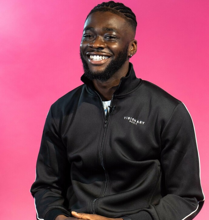 <strong>FRUSTRERT:</strong> Yaw Britwum, bedre kjent under artistnavnet Britz, har lite til overs for Flesvigs karakter. Foto: Christine Klasbu/YLTV <strong>FRUSTRERT:</strong> Yaw Britwum, bedre kjent under artistnavnet Britz, har lite til overs for Flesvigs karakter. Foto: Christine Klasbu/YLTV