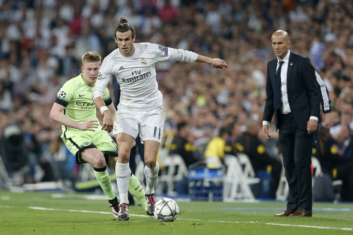 <strong>ISFRONT:</strong> Gareth Bale og Zinédine Zidane (t.h.) snakker dårlig sammen. Foto: NTB scanpix <strong>ISFRONT:</strong> Gareth Bale og Zinédine Zidane (t.h.) snakker dårlig sammen. Foto: NTB scanpix