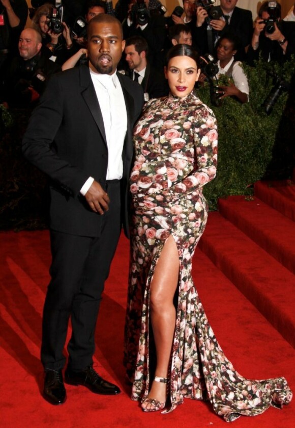 <strong>GRAVID-STIL:</strong> Kim Kardashian har ved flere anledninger blitt hyllet for gravidstilen sin, og det er kanskje derfor ikke så rart at hun vil gjøre hverdagen enklere for andre gravide. Her fotografert på Met-gallaen i 2013. Foto: NTB Scanpix <strong>GRAVID-STIL:</strong> Kim Kardashian har ved flere anledninger blitt hyllet for gravidstilen sin, og det er kanskje derfor ikke så rart at hun vil gjøre hverdagen enklere for andre gravide. Her fotografert på Met-gallaen i 2013. Foto: NTB Scanpix