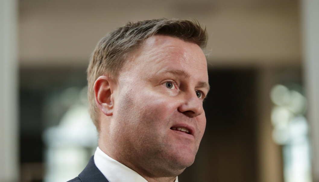 <strong>OPTIMISTISK BUDSKAP:</strong> - Det er bare 18 personer som ligger på sykehus med covid-19 i Norge. Utbruddet er fortsatt håndterlig. Vi kan lykkes med å ha kontroll hvis vi holder ut, sa Nakstad på pressekonferansen tirsdag. Foto: Jil Yngland / NTB Scanpix <strong>OPTIMISTISK BUDSKAP:</strong> - Det er bare 18 personer som ligger på sykehus med covid-19 i Norge. Utbruddet er fortsatt håndterlig. Vi kan lykkes med å ha kontroll hvis vi holder ut, sa Nakstad på pressekonferansen tirsdag. Foto: Jil Yngland / NTB Scanpix