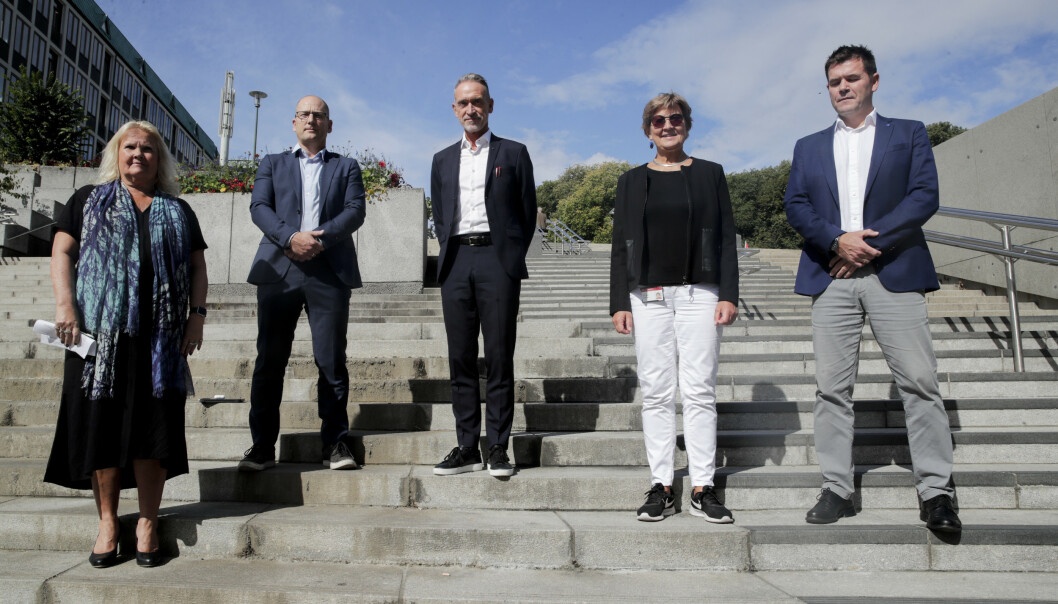 Lizzie Ruud Thorkildsen from YS (fv), Steffen Handal from Unio Municipality, Tor Arne Gangsø from KS, Mette Nord from LO Municipality and Jan Olav Birkenhagen from Akademikerne Municipality have participated in this year's main collective agreement in the municipal sector .  Photo: Vidar Ruud / NTB