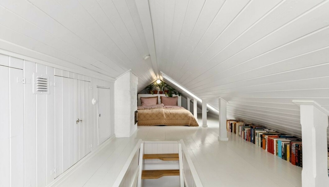 <strong>LOFT:</strong> Det ene soverommet er på loftet med et gulvareal på cirka 29 kvadratmeter. Foto: Inviso <strong>LOFT:</strong> Det ene soverommet er på loftet med et gulvareal på cirka 29 kvadratmeter. Foto: Inviso