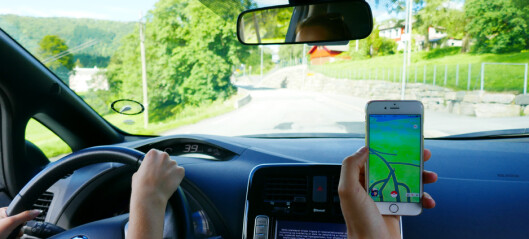 Høyesterett skal avgjøre om mobiltitting ved rødt lys er lovlig Høyesterett skal avgjøre om mobiltitting ved rødt lys er lovlig