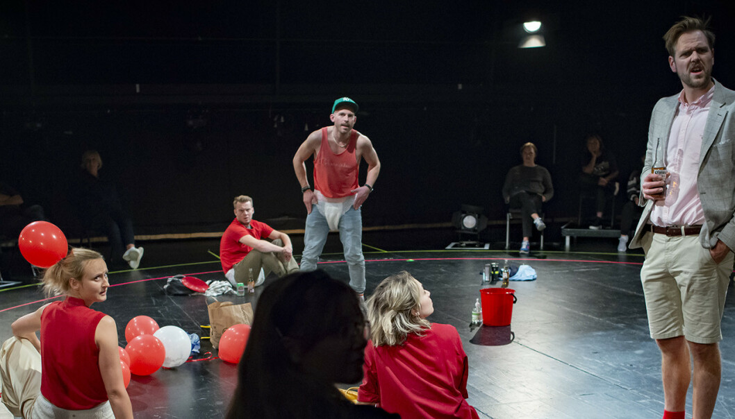 Theater review: current, but weak Theater review: current, but weak
