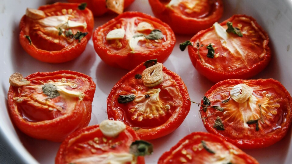 Slik skaper billige, bleike tomater sommer på kjøkkenet