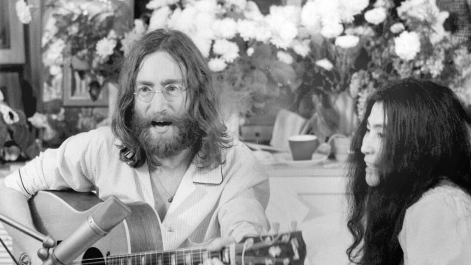 Da John Lennon og Yoko Ono i åtte dager holdt senga for fred